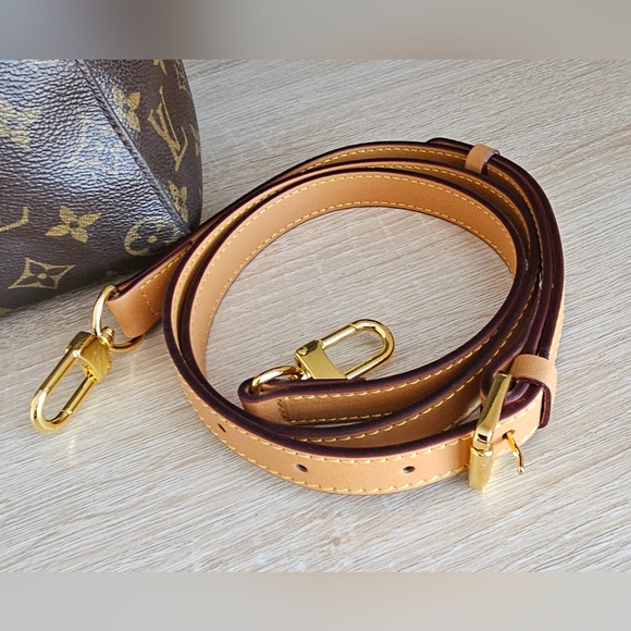 Authentic LOUIS VUITTON Looping GM Shoulder Crossbody Bag - Picture 9 of 11